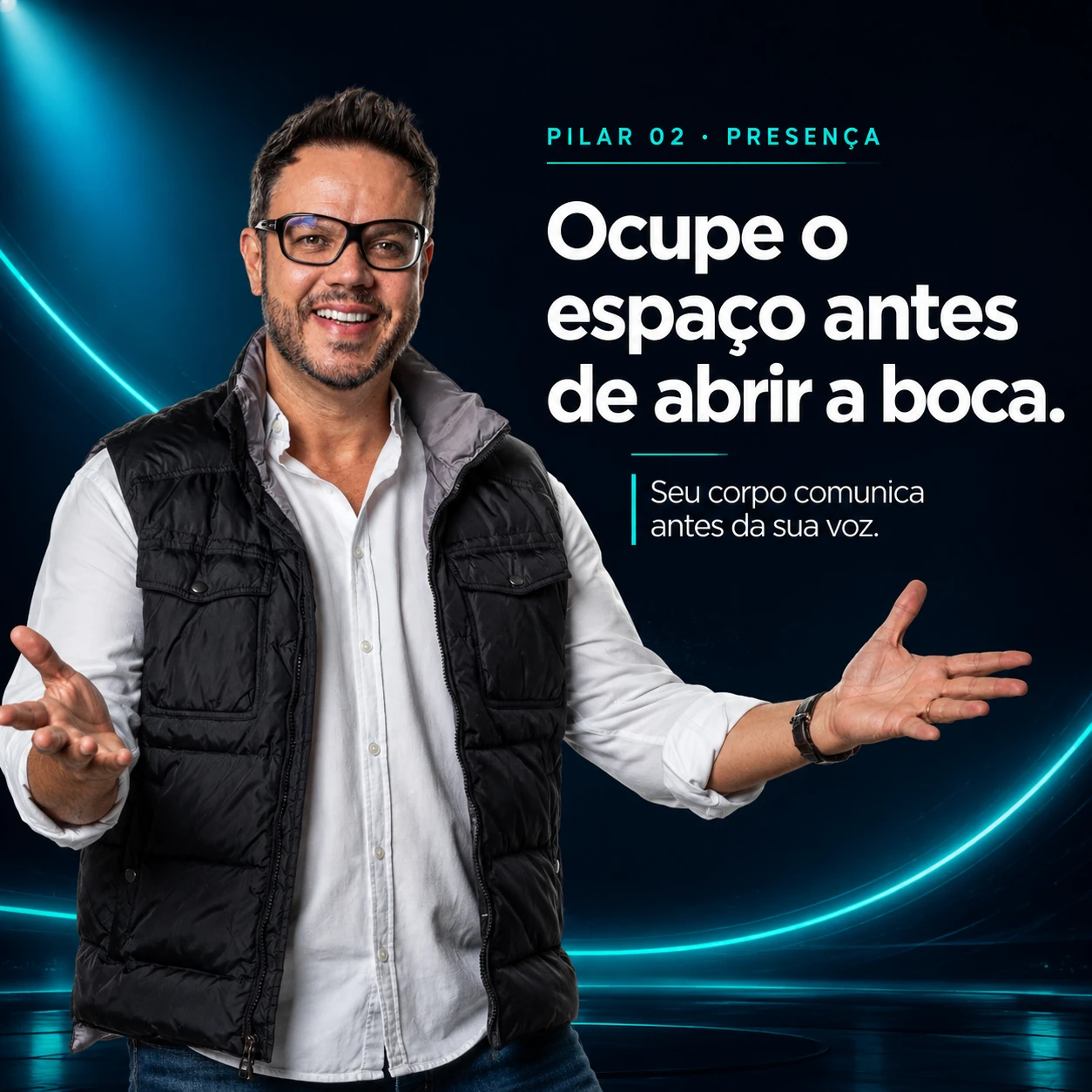 Vinícius entrevistando ao vivo