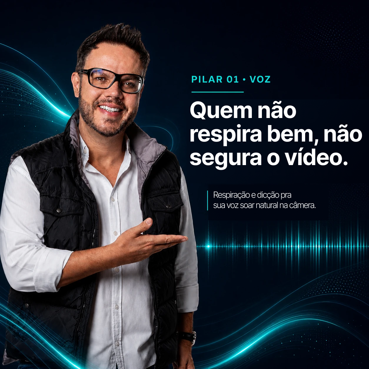 Vinícius no palco de um programa ao vivo